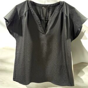 Banana Republic black with black dots v-neck cap sleeve with pleats  size small